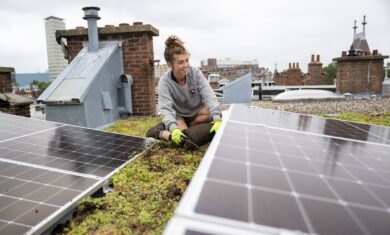 Met zonnepanelen op het dak (foto Sander Foederer)